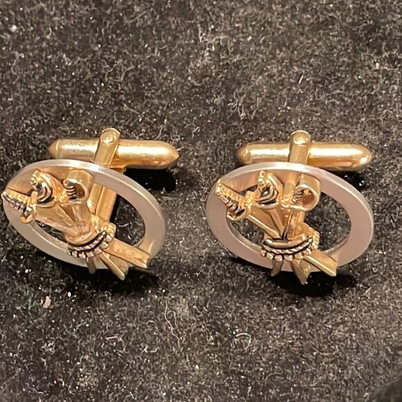 Vintage 1950s Art Deco Swank round gold tone 3 swords bullet back cuff links - Picture 6 of 13